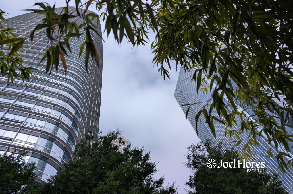 Pie de foto: “El jardín acaricia los vidrios del rascacielos.”